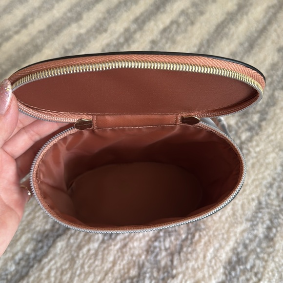 Laura Mercier vanity bag and scarf - Picture 4 of 5